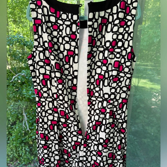 TAHARI 6 Pink, Black & White geometric design fitted dress. Excellent condition - Picture 8 of 9